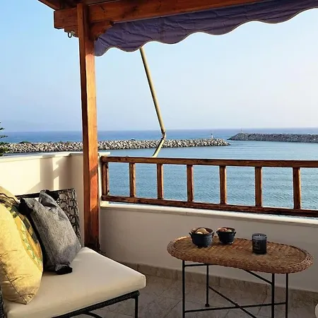 Moonstone Seafront Apartment