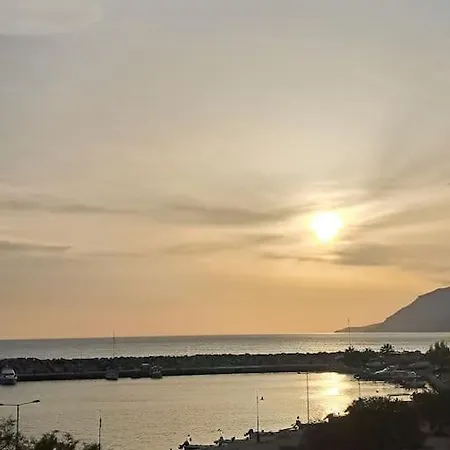Moonstone Seafront * Kokkinos Pyrgos