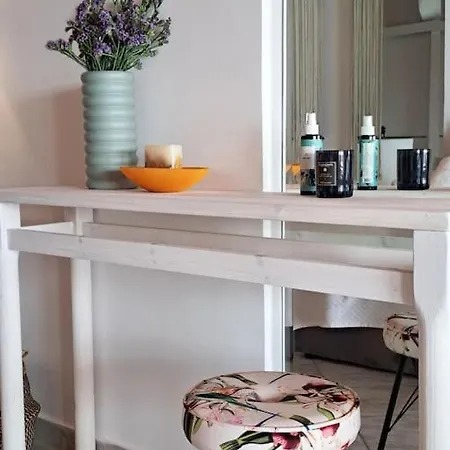 Moonstone Seafront Apartment